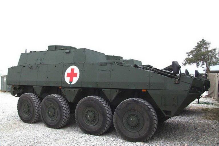 波兰使用 Rosomak 8×8 装甲救护车加强波兰陆军战场救援