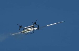 无人机 vs 无人机：美国人成功从 Trv-150 发射 Apkws