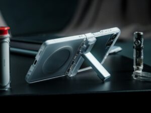 i-Blason Galaxy Z Flip7 Cosmo 保护壳评测：可折叠风格的巧妙解决方案