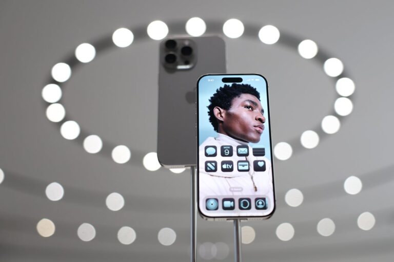 iPhone 用户被告知立即更新他们的设备
