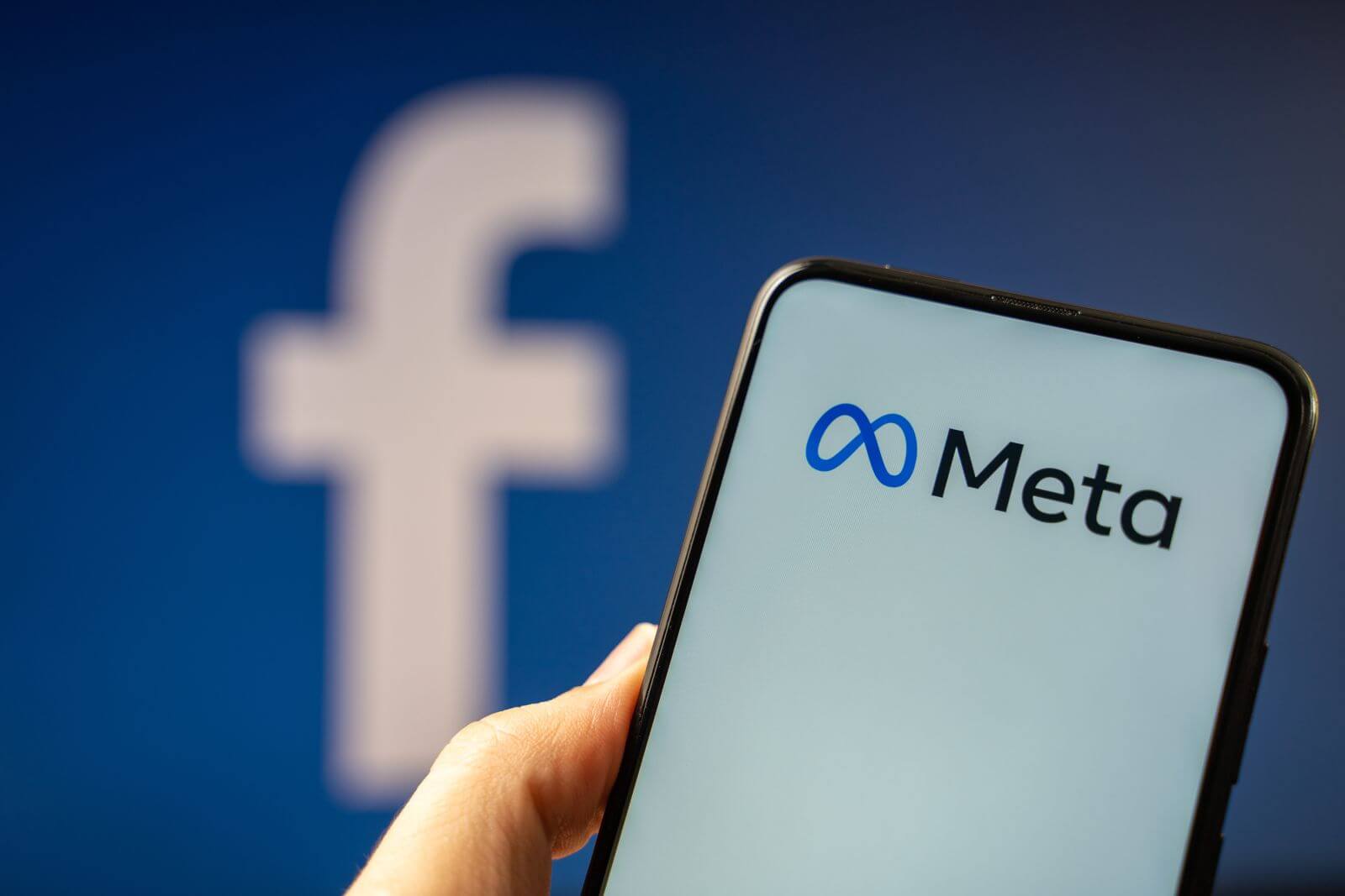随着 AI 狂热的卷土重来，Meta 股票在 7 月 30 日之前值得买入吗？
