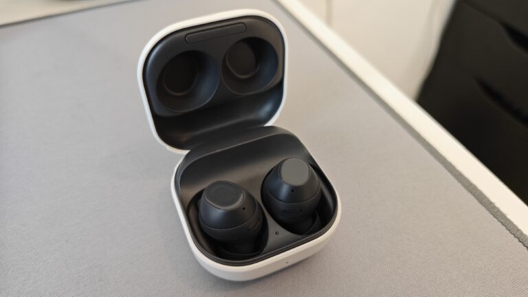 据报道，三星 Galaxy Buds 3 FE 图像被泄露，然后被撤回——这可能表明它们是真实的