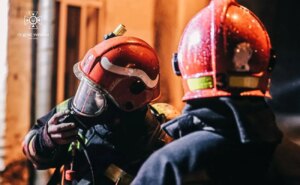Izium 夜间无人机袭击：两座受伤、受损的建筑物
