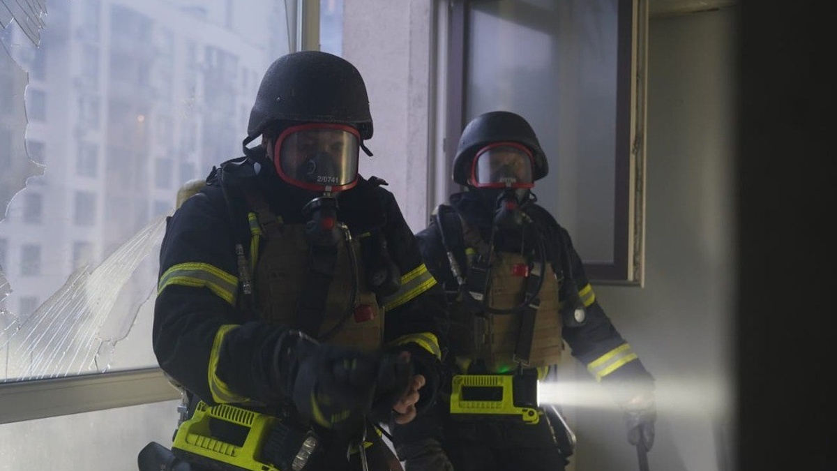 泽连斯基强调在俄罗斯夜间袭击后继续生产无人机拦截器