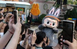 中国刚刚开始使用 AI 为电影改编制作动画 - Labubu 是下一个吗？