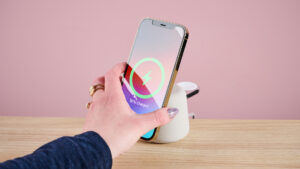 iPhone 16 和一些“主要 Android 手机”刚刚获得了 Qi2 无线充电的大幅提升——这就是我们所知道的