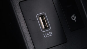 谁发明了 USB，有人拥有这个标准吗？