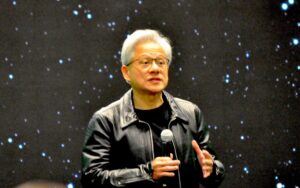 英伟达业绩超预期，数据中心销售疲软拖累股价