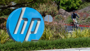 HP销售激增，AI PC贡献显著