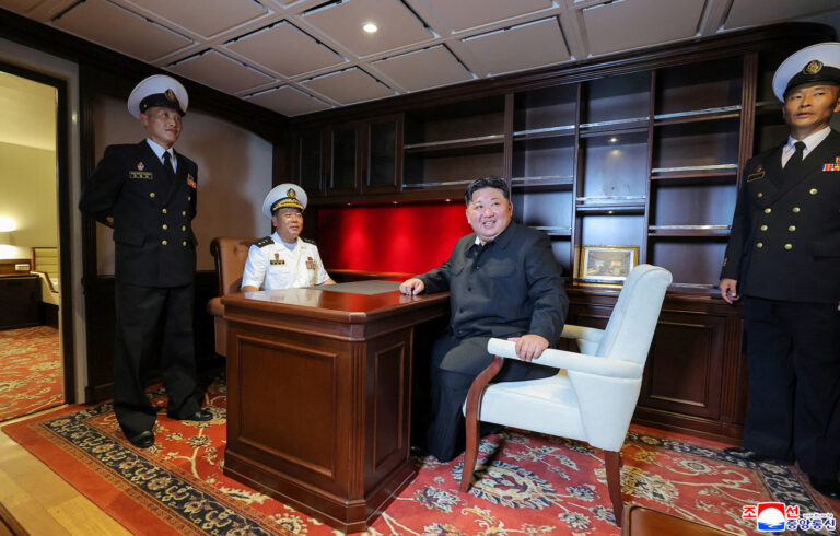 朝鲜金正恩呼吁快速核武扩张，美韩军演持续进行