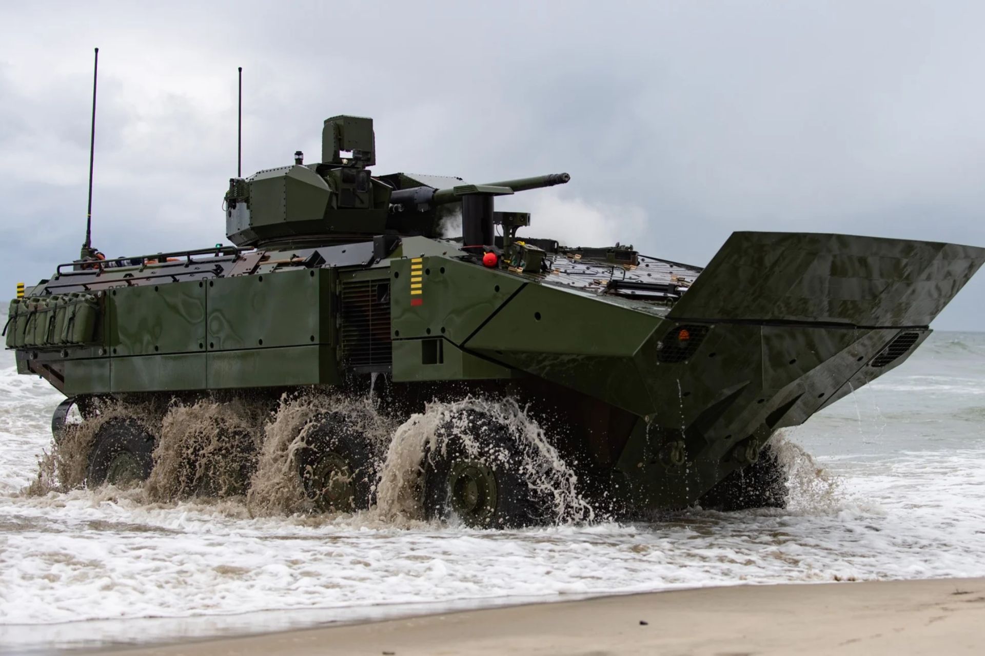 美军加速现代化，ACV-30两栖战车增强机动火力