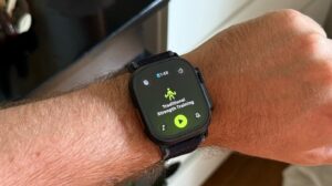 watchOS 26新增健身伙伴功能，展示Siri对话潜力