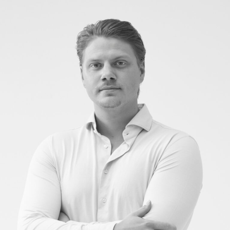 集中与分散：科技巨头与初创企业路线分歧加大