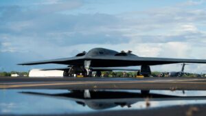 B-2轰炸机液压故障导致起落架坍塌引发火灾