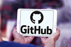 GitHub CEO 托马斯·多姆克即将离职，微软人工智能部门面临激烈竞争