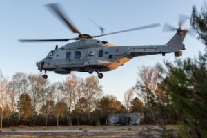 法国陆军装备NH-90直升机，安装STRIKE系统提升空中精确打击能力