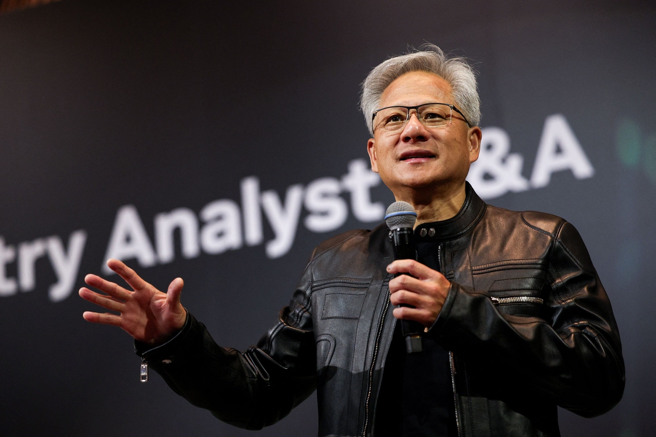 英伟达CEO黄仁勋：AI热潮远未结束