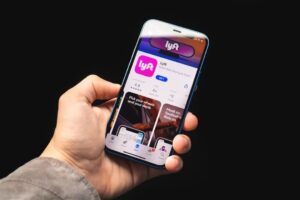 百度联手Lyft、Uber，每家投放1000辆Robotaxi推进全球化