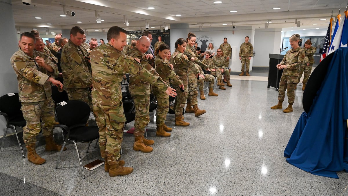 空军成立战地通讯办公室