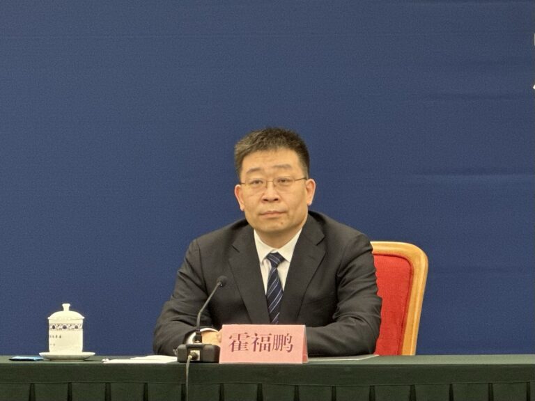 国家发改委答澎湃：人工智能还将加快与元宇宙、低空飞行等前沿技术融合和产品创新