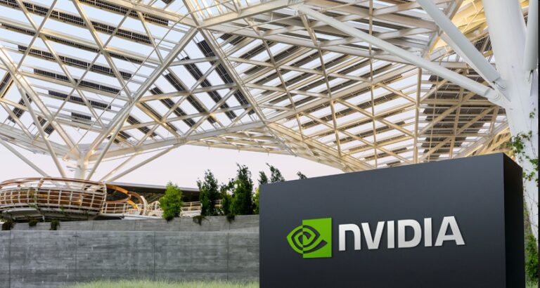 英伟达CEO黄仁勋：AI创业者抢购GPU，产品售罄