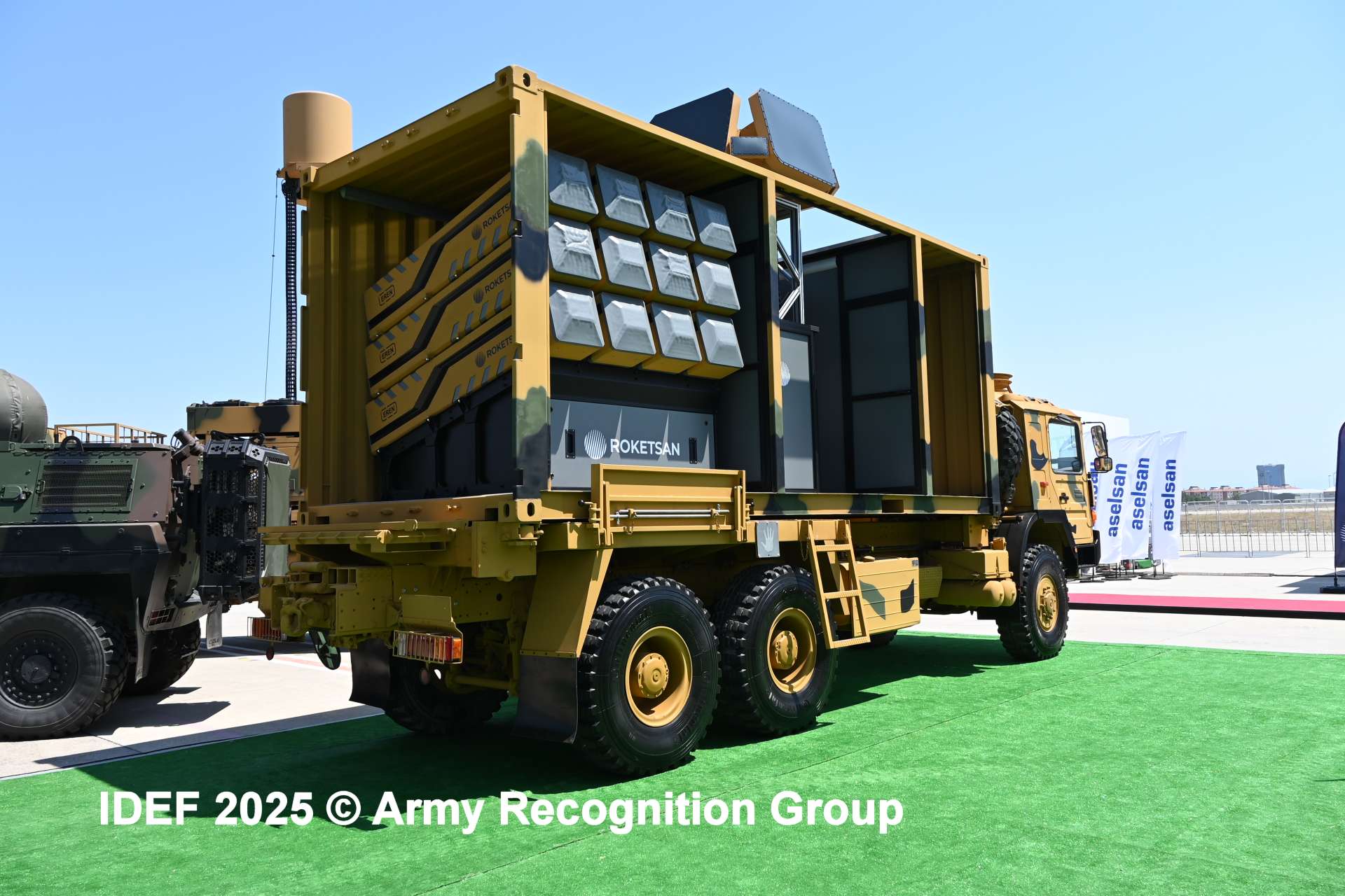2025年，土耳其，Roketsan展出新型集装箱化EREN巡飞弹发射器，用于隐蔽远程打击