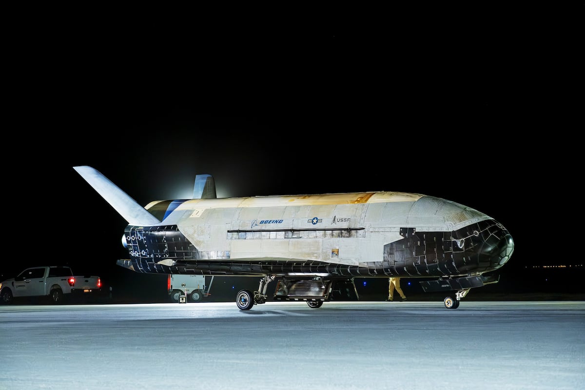 下月，美国太空军将发射第八架X-37B空天飞机