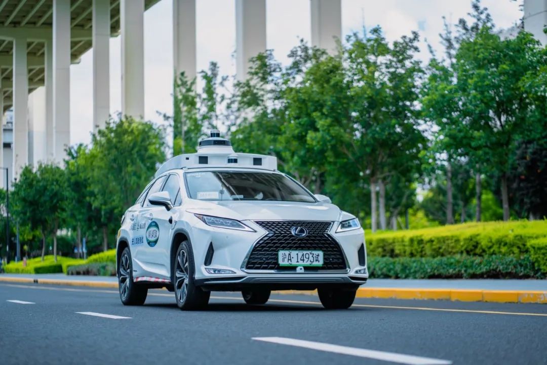 小马智行在上海浦东启动自动驾驶出行服务，可通过 App  小程序呼叫