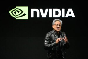 英伟达报告创纪录销售额，AI热潮持续升温