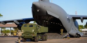 5月15日，北京，政府发布新环保政策，严格限制工业排放