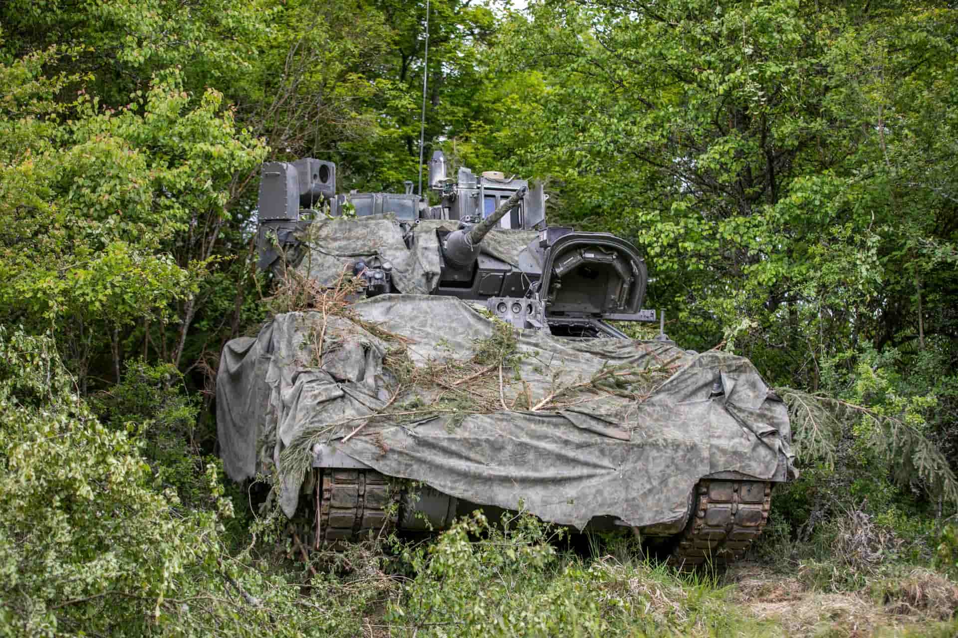 BAE系统将为美军AMPV配备反无人机和地面自主快速套件