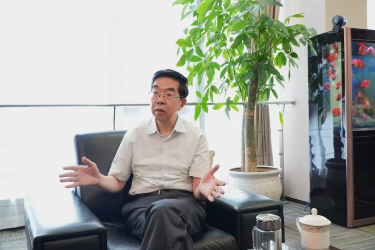 对话黄震院士：AI赋能教育还“远远不够”，大学生选专业应从长远看