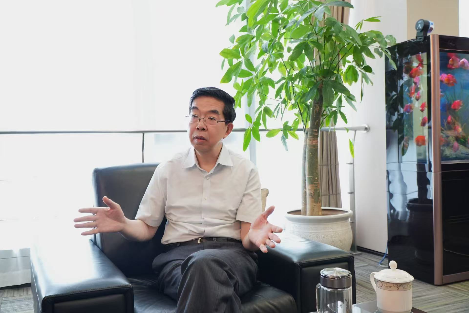 对话黄震院士：AI赋能教育还“远远不够”，大学生选专业应从长远看