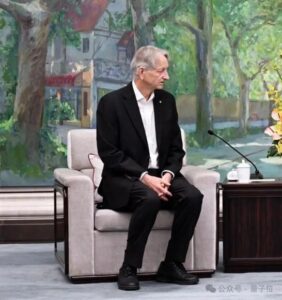 Hinton再次坐下，具体何时开始？