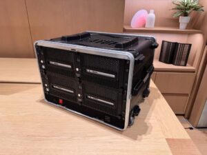 两人联手打造40万Mac Studio，轻松应对DeepSeek双开