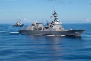 中国驱逐美国海军驱逐舰，南海紧张局势升级
