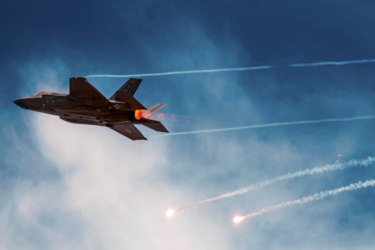 美国众议院议员不满F-35延期，拟削减采购量