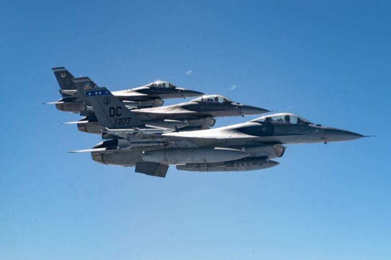 美国空军首次采用AR系统革新F-16飞行员训练