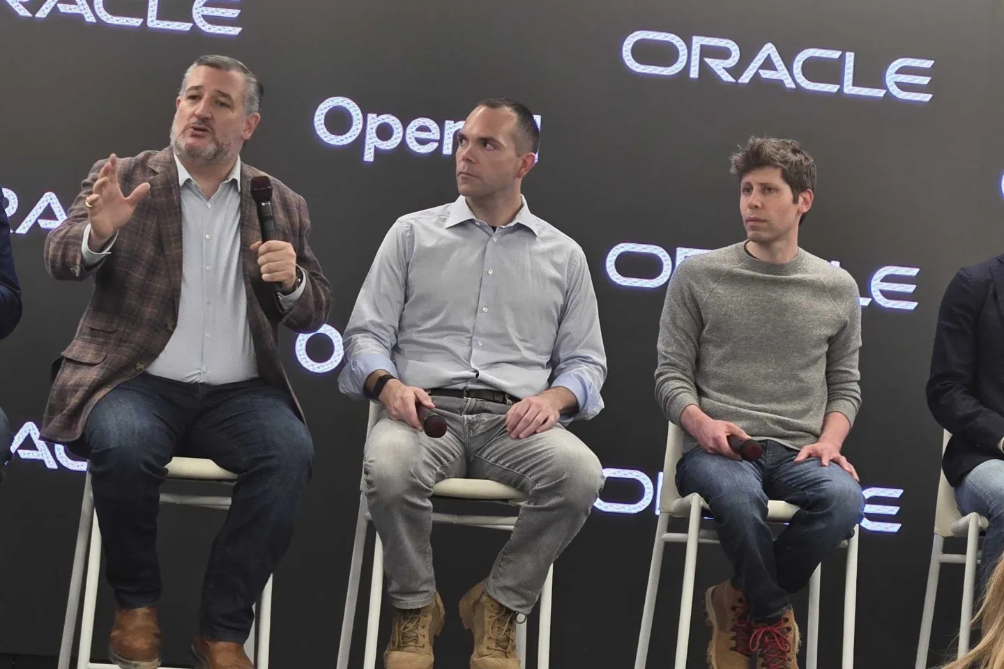 OpenAI与Oracle宣布扩建Stargate，新增五大AI数据中心