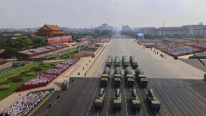 中国展示新型导弹无人机引发全球警觉
