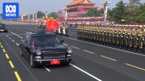中国展示军事实力，万人大阅兵亮相先进武器