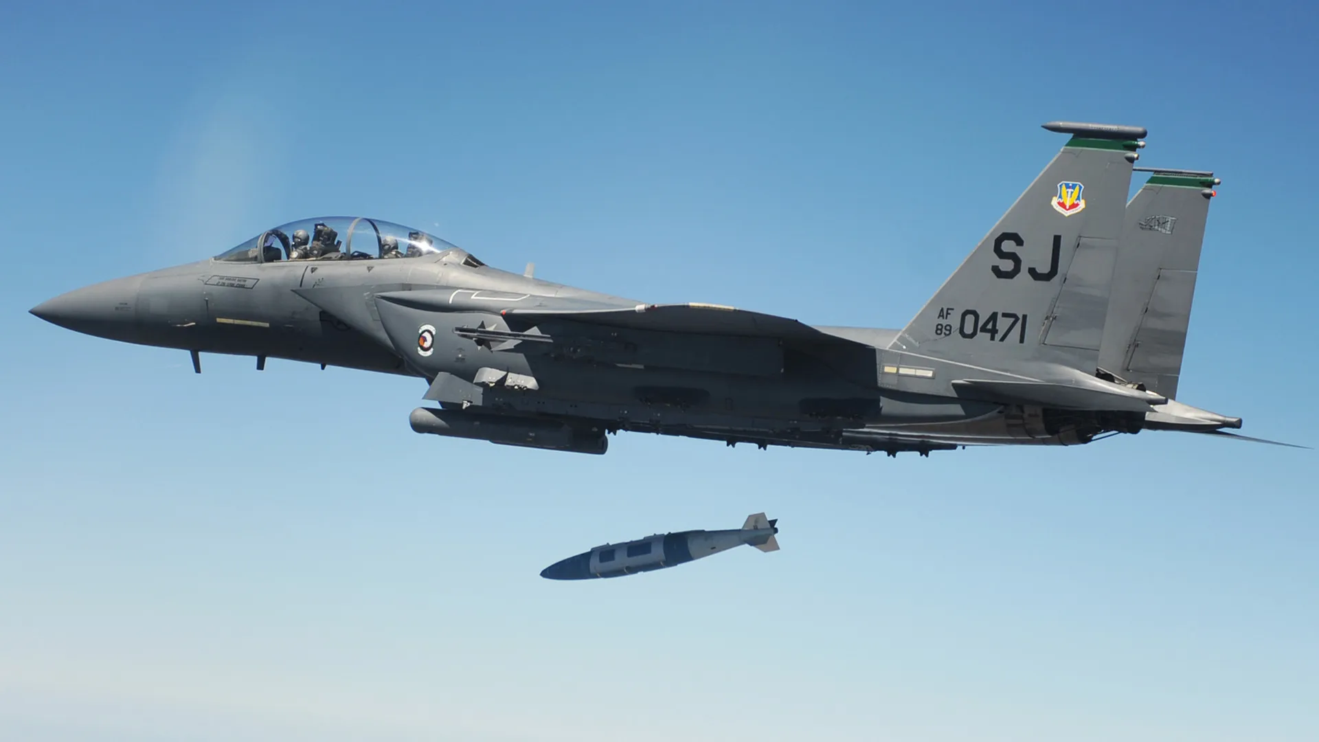 F-15E用激光制导炸弹击落伊朗无人机