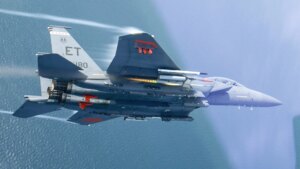 F-15E发射激光制导火箭击落无人机