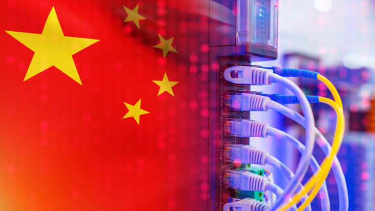 “美国AI公司阻止中国公司使用Claude，中企迅速推出替代方案”