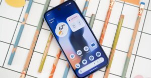 谷歌Pixel 10评测：表现稳定，AI功能实用