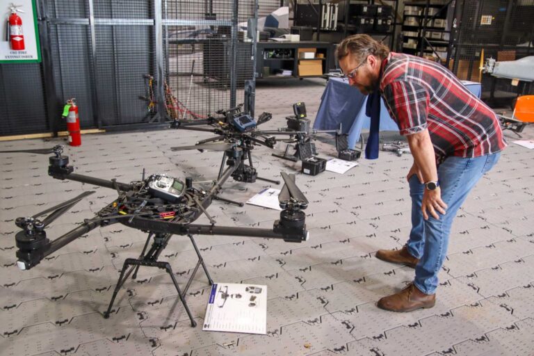 美军防长呼吁组建新特遣队应对无人机威胁