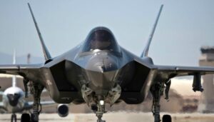 丹麦F-35战机巡逻博恩霍尔姆岛应对不明无人机活动