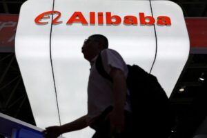 木头姐重返中国科技股，重仓阿里布局AI未来