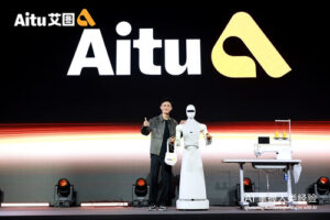 “Aitu上海首发，AI缝纫机引领服装制造新时代”