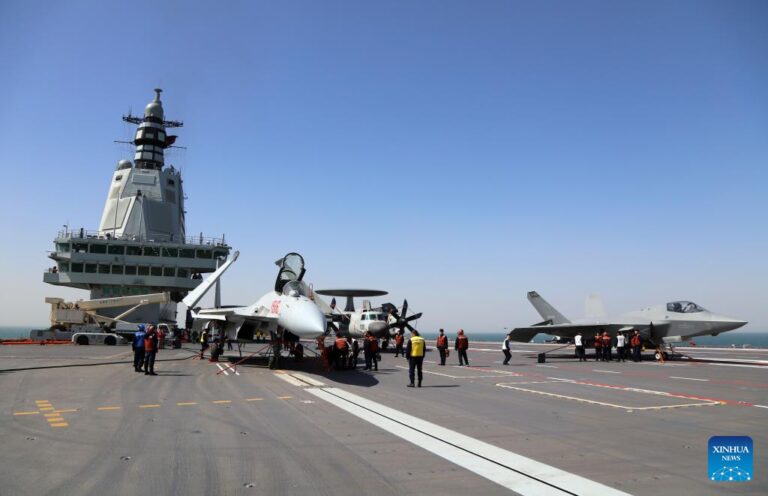 中国福建舰电磁弹射三型战机首飞成功